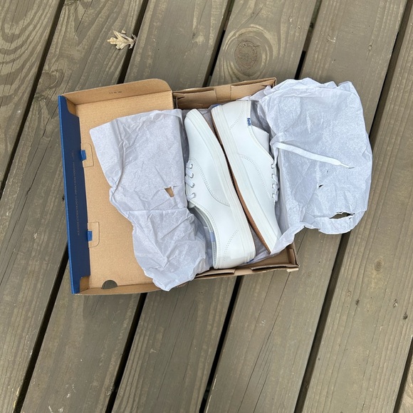 Keds NWT LEATHER women’s champion White Sneakers - Picture 3 of 4